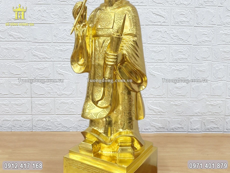 Từng họa tiết hoa văn được chăm chút vô cùng tỉ mỉ